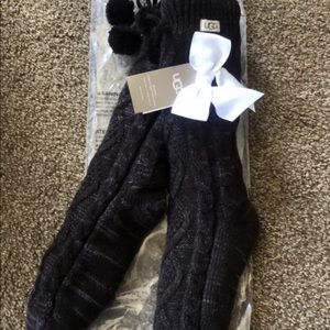 [Sold] UGG Women’s Pom Pom Fleece Lined Crew Socks
